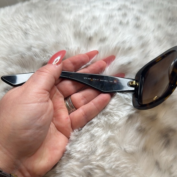 Prada Sunglasses EUC OBO They need a 🆕 🏠! - Picture 6 of 7